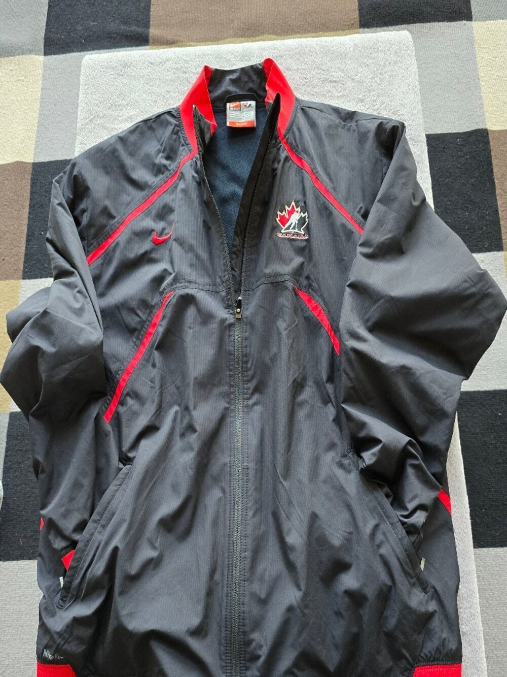 Nike Team CANADA Hockey, lined jacket large storm fit
